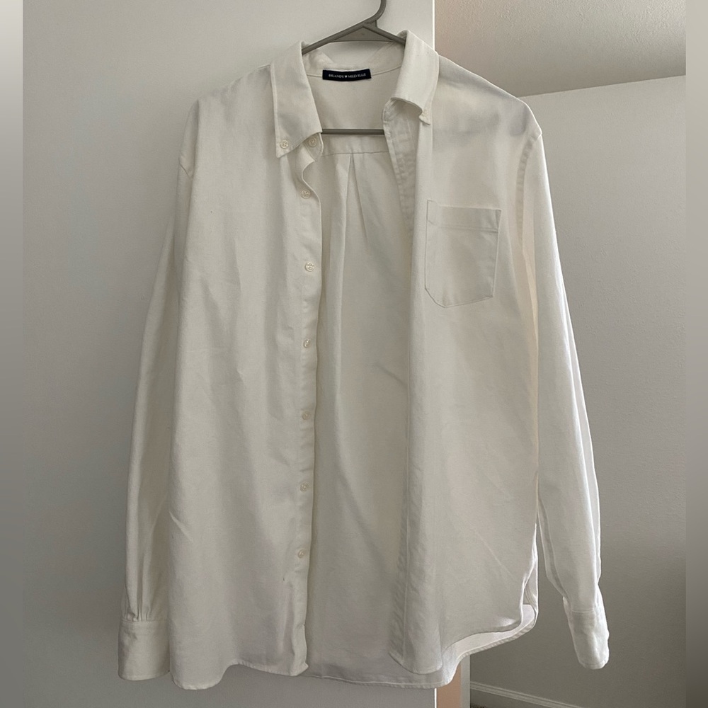BRANDY MELVILLE WHITE BUTTON UP